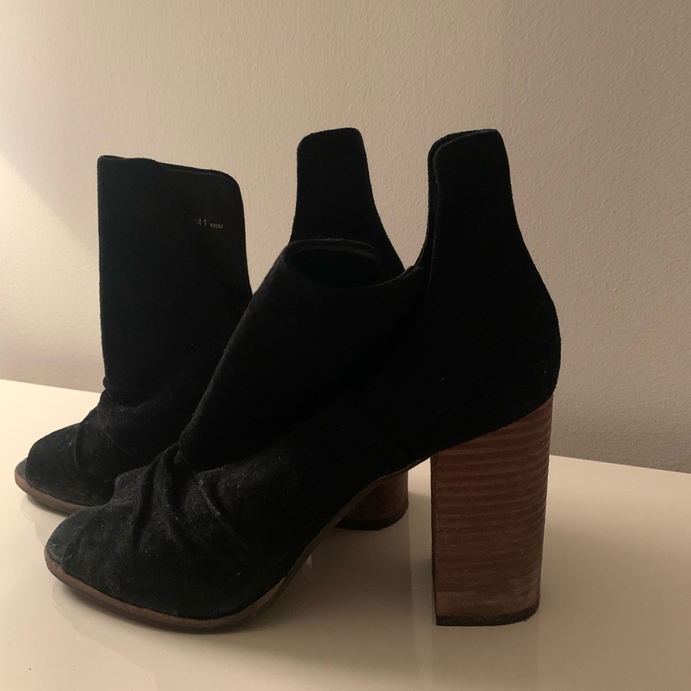 LF black suede heel